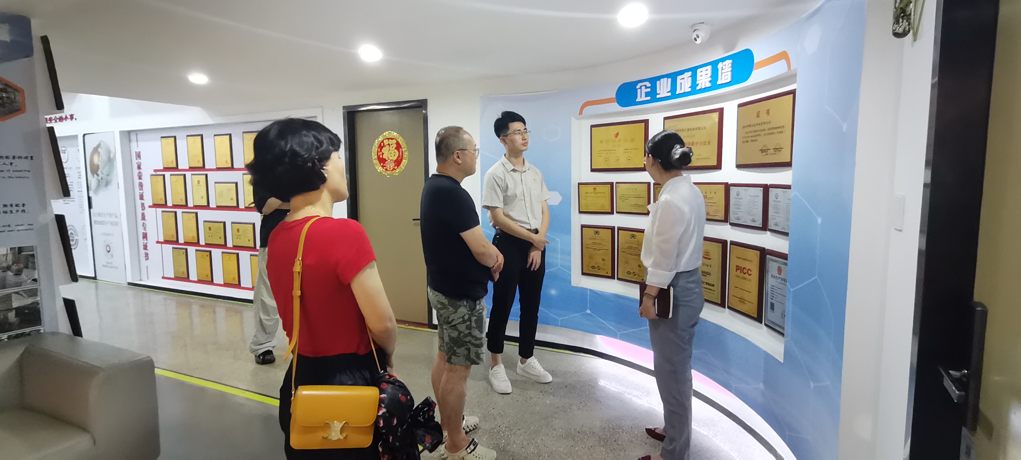 地坪材料公司